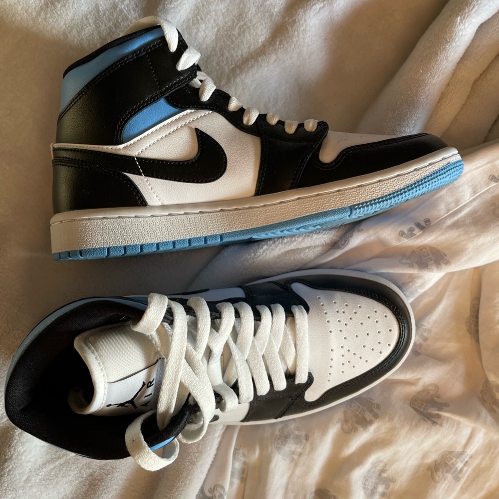 NIKE AIR JORDAN 1
